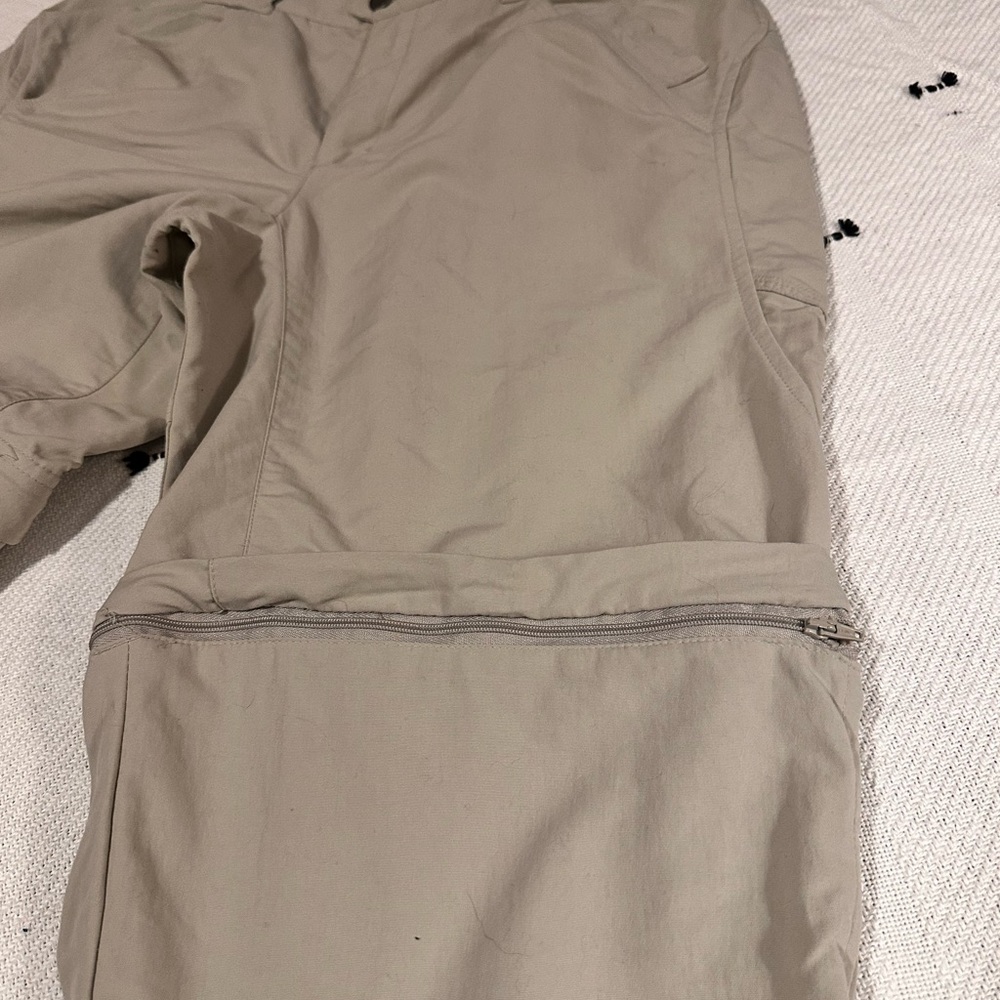 Columbia Women's Light Khaki Zip-Off Cargo Pants - Picture 9 of 9